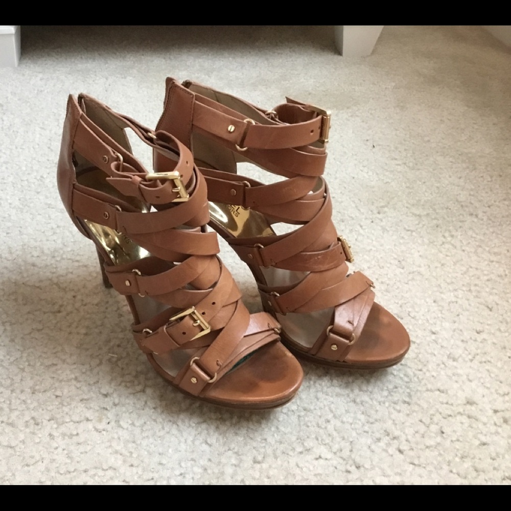 Michael Kors strapped leather pump size 9.5